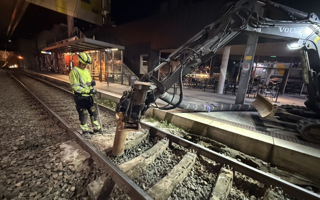 Nattarbeid: utskifting av ballastpukk i bybanesporet