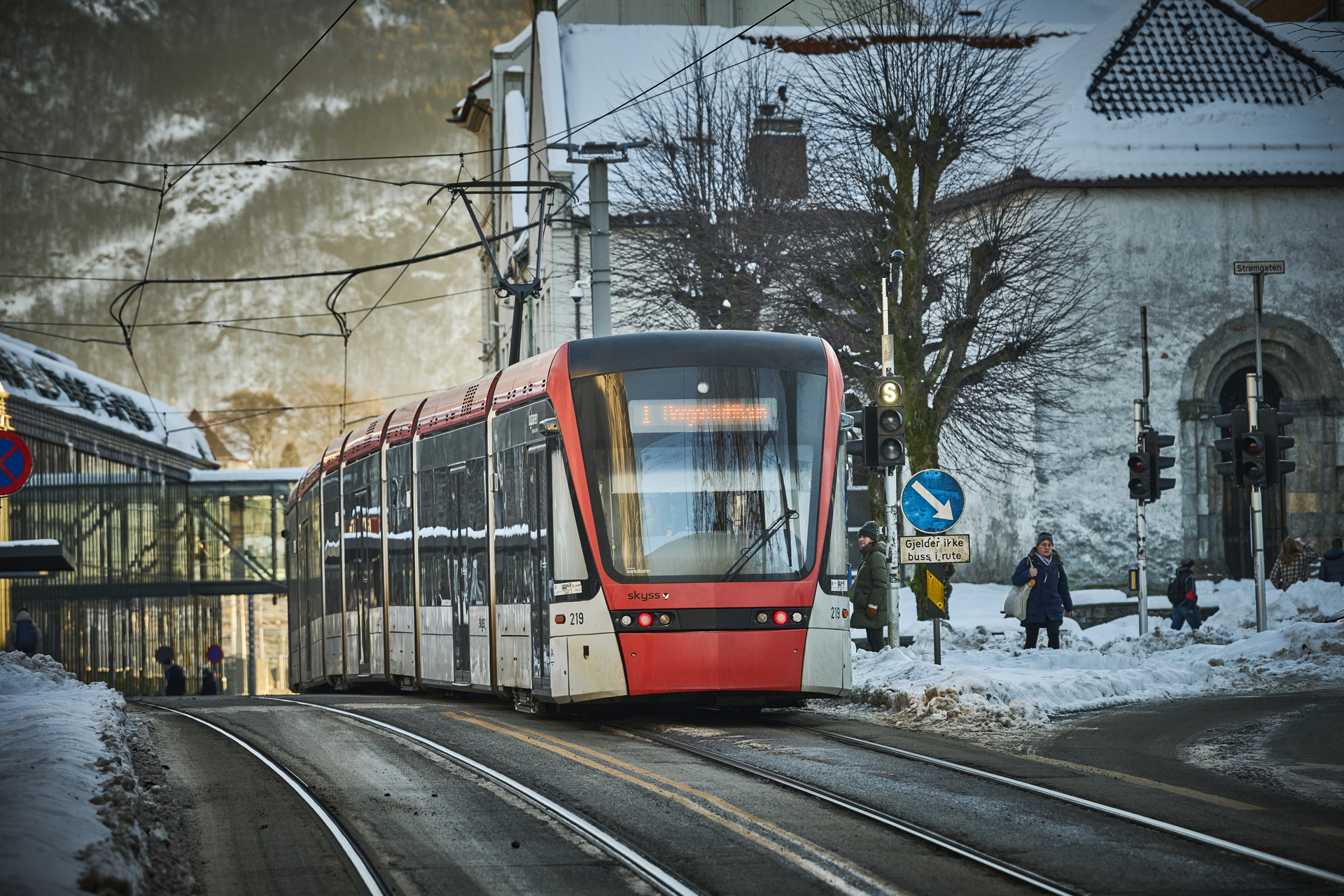 Bybanen på vei inn mot Nonneseter holdeplass
